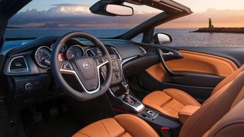 Autotest Opel Cascada, de nieuwe grote en luxe cabriolet van Opel, als opvolger van de Astra TwinTop. Verkrijgbaar met de nieuwe 1.6 SIDI turbomotor.
