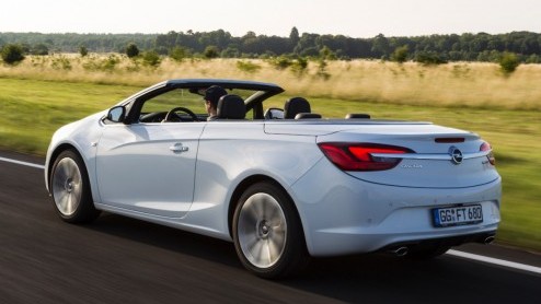 Opel breidt het gamma van de Cascada uit met een 200 pk sterke 1.6 liter SIDI. De turbomotor bezorgt de zomerse Opel een topsnelheid van 235 km/u en completeert het motorenpalet van de Cascada.
