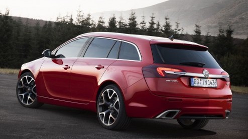 Ook topmodel Insignia OPC profiteert van de wijzigingen die Opel heeft doorgevoerd aan de Insignia. De OPC-versie debuteert net als zijn minder vermogende broertjes op de IAA in Frankfurt.