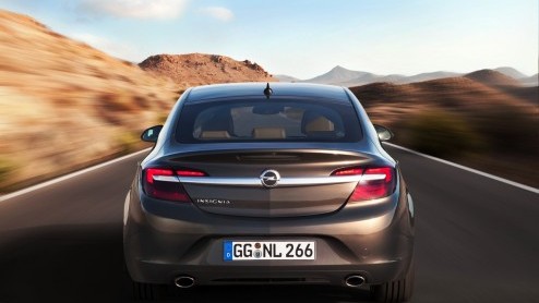 Opel Insignia vernieuwd. Een elegante neus, nieuwe infotainment en SIDI-motoren staan nu op het programma. Prijzen beginnen bij 27.995 euro.