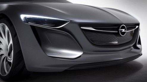Opel blaast de Monza van weleer nieuw leven in. Het studiemodel dat op de IAA in Frankfurt wordt gepresenteerd heeft een elektrische aandrijflijn met range-extender en een digitaal dashboard.