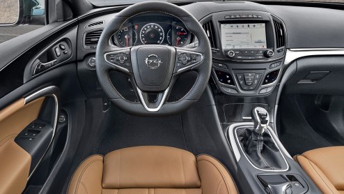 Autotest vernieuwde Opel Insignia 2.0 CDTI en 1.4 Turbo. Opel opwaardeert topmodel Insignia met vooral een nieuw interieur met geavanceerd infotainment.