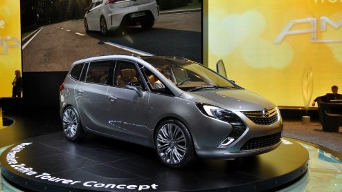 De Autosalon van Genve heeft vandaag zijn deuren voor het grote publiek geopend. AutoVandaag.nl is alvast even een kijkje gaan nemen en we hebben diverse primeurs, bijzondere studiemodellen en aankom