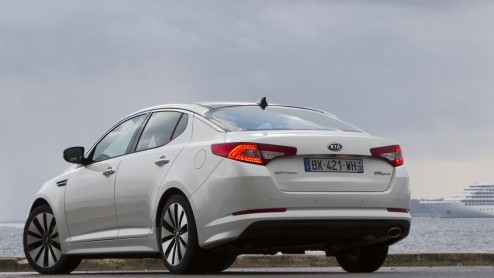 Kia sluit het jaar af met de verwelkoming van de Optima. De splinternieuwe middenklasser komt bij ons  wegens (te) groot succes in Amerika en Azi  voorlopig in n luxe uitvoering op de markt; de 1