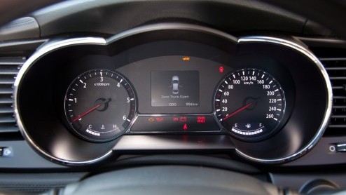 Kia sluit het jaar af met de verwelkoming van de Optima. De splinternieuwe middenklasser komt bij ons  wegens (te) groot succes in Amerika en Azi  voorlopig in n luxe uitvoering op de markt; de 1