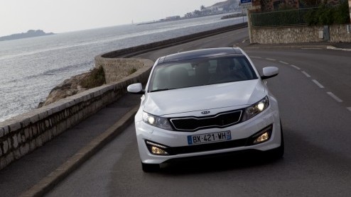 Kia sluit het jaar af met de verwelkoming van de Optima. De splinternieuwe middenklasser komt bij ons  wegens (te) groot succes in Amerika en Azi  voorlopig in n luxe uitvoering op de markt; de 1