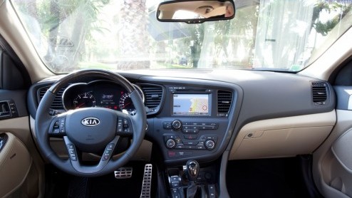 Kia sluit het jaar af met de verwelkoming van de Optima. De splinternieuwe middenklasser komt bij ons  wegens (te) groot succes in Amerika en Azi  voorlopig in n luxe uitvoering op de markt; de 1