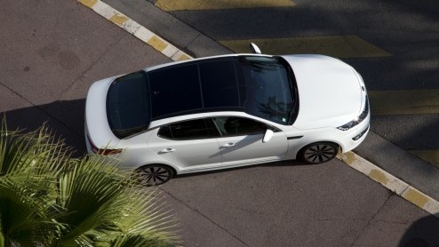 Kia sluit het jaar af met de verwelkoming van de Optima. De splinternieuwe middenklasser komt bij ons  wegens (te) groot succes in Amerika en Azi  voorlopig in n luxe uitvoering op de markt; de 1