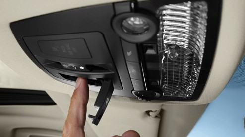 BMW introduceert een nieuw veiligheidsysteem op nieuwe modellen; eCall. Dit systeem is vanaf 2015 verplicht en kan handmatig of automatisch een noodoproep doen bij een aanrijding. Een simkaart in de a