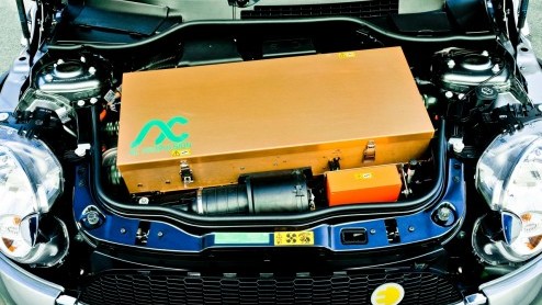 Hij staat niet in de showrooms maar bestaat wel degelijk; de elektrische Mini. Met een kleine vloot Mini Es proeft het merk alvast voor aan de levensvatbaarheid en bruikbaarheid van elektrische aandr