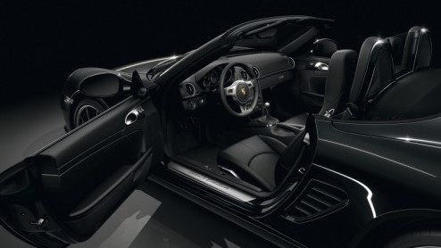 Na een exclusieve uitvoering van de Porsche 911 is de Boxster S als Black Edition leverbaar. De luxueuze topversie wordt in een oplage van 987 stuks gebouwd en staat vanaf maart in de showroom. Naast