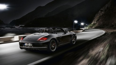 Na een exclusieve uitvoering van de Porsche 911 is de Boxster S als Black Edition leverbaar. De luxueuze topversie wordt in een oplage van 987 stuks gebouwd en staat vanaf maart in de showroom. Naast