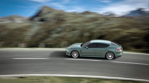 Geen verrassing maar wel goed nieuws voor snelle kilometervreters; Porsche gaat de Panamera leveren met een dieselmotor. De Panamera Diesel krijgt de drieliter V6 uit de Cayenne en staat vanaf augustu