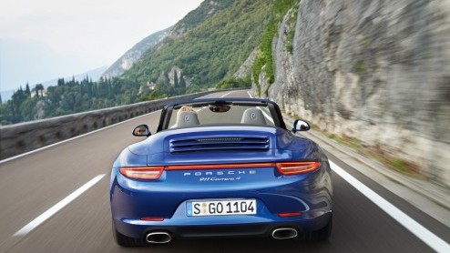 Porsche breidt het modelprogramma van de nieuwe 911 uit met de 911 Carrera 4. Het model is voorzien van actieve vierwielaandrijving en debuteert tijdens de Autosalon van Parijs eind september. Prijzen