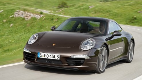 Porsche breidt het modelprogramma van de nieuwe 911 uit met de 911 Carrera 4. Het model is voorzien van actieve vierwielaandrijving en debuteert tijdens de Autosalon van Parijs eind september. Prijzen