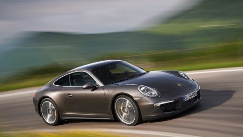Porsche breidt het modelprogramma van de nieuwe 911 uit met de 911 Carrera 4. Het model is voorzien van actieve vierwielaandrijving en debuteert tijdens de Autosalon van Parijs eind september. Prijzen