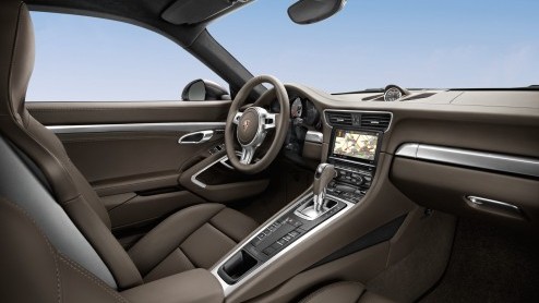 Porsche breidt het modelprogramma van de nieuwe 911 uit met de 911 Carrera 4. Het model is voorzien van actieve vierwielaandrijving en debuteert tijdens de Autosalon van Parijs eind september. Prijzen