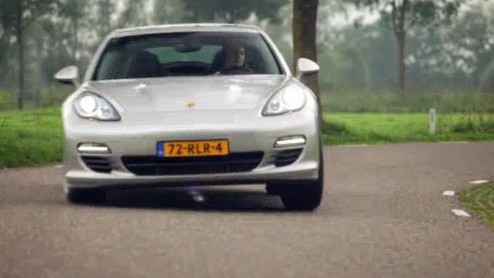 Kort geleden reden we met de Porsche Panamera S Hybrid. Deze eerste Porsche met A-label is in de rij-impressie deze week uitvoerig beschreven, maar omdat de camera meedraaide hebben we de Gran Turismo