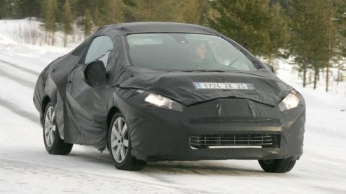 Na de introductie van de Peugeot 308 kan natuurlijk de coup cabrioletvariant niet achterblijven. De ontwikkeling is druk gaande en in de lente van volgend jaar kunnen we zijn intrede tegemoet zien. O