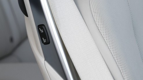 De BMW 6 Serie Cabriolet heeft in zijn segment het rijk alleen om in luchtige sferen op comfort, sportiviteit en heel veel luxe te trakteren. In de nieuwe generatie debuteren turbomotoren die kracht v