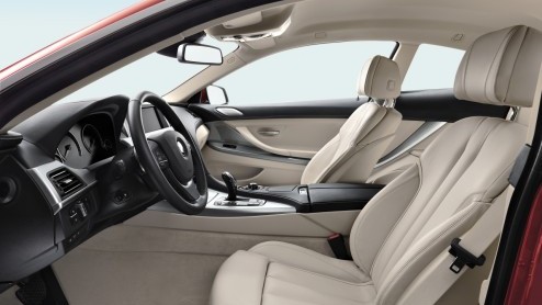 De BMW 6 Serie is compleet! Na de introductie van de Zes als Cabriolet is nu de 6 Serie Coupe een feit. Het topmodel met vast dak oogt en is nog sportiever dan zijn voorganger, maar nog altijd een lux