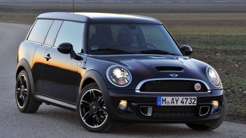 Het is geen nieuws; Minis heb je in allerlei soorten en maten. Petrolheads kunnen jarenlang hun lol op met de Cooper S. Voor veelrijders had Mini alleen een bescheiden dieseltje in de schappen liggen