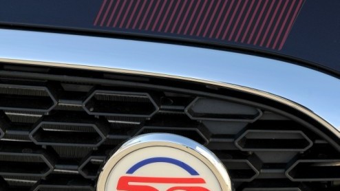 Het is geen nieuws; Minis heb je in allerlei soorten en maten. Petrolheads kunnen jarenlang hun lol op met de Cooper S. Voor veelrijders had Mini alleen een bescheiden dieseltje in de schappen liggen