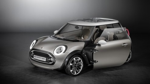 Mini onthult in Genve de Rocketman Concept. Dit studiemodel is vervaardigd uit een lichtgewicht carbon spaceframe, heeft de lengte van de Classic Mini en een variabel 3+1 interieur. Het nieuwe kleint
