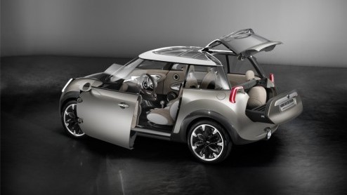 Mini onthult in Genve de Rocketman Concept. Dit studiemodel is vervaardigd uit een lichtgewicht carbon spaceframe, heeft de lengte van de Classic Mini en een variabel 3+1 interieur. Het nieuwe kleint