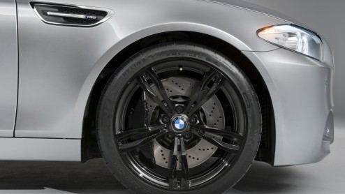 BMW is zover meer informatie te verstrekken over de nieuwe BMW M5. Ook al is het eerst de beurt aan de Concept, die op 19 april wordt gepresenteerd in Shangai, de Duitsers willen al wel vertellen dat