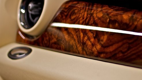 Mini haalt twintig exemplaren van de zeer exclusieve Mini Goodwood naar Nederland. Deze Mini met Rolls Royce genen is te koop vanaf - schrik niet - 54.000 euro.