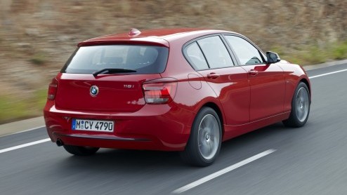 Dit is de nieuwe BMW 1 Serie! Na een kleine acht jaar is het de hoogste tijd voor een nieuwe, vond BMW. De n pakt in zijn nieuwe gedaante met de nieuwste looks, turbomotoren, ConnectedDrive en 20%
