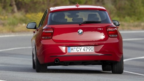Dit is de nieuwe BMW 1 Serie! Na een kleine acht jaar is het de hoogste tijd voor een nieuwe, vond BMW. De n pakt in zijn nieuwe gedaante met de nieuwste looks, turbomotoren, ConnectedDrive en 20%