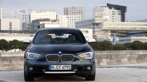 Dit is de nieuwe BMW 1 Serie! Na een kleine acht jaar is het de hoogste tijd voor een nieuwe, vond BMW. De n pakt in zijn nieuwe gedaante met de nieuwste looks, turbomotoren, ConnectedDrive en 20%