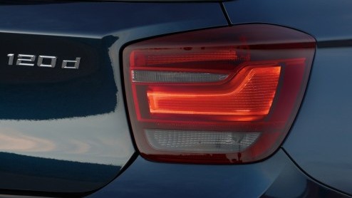 Dit is de nieuwe BMW 1 Serie! Na een kleine acht jaar is het de hoogste tijd voor een nieuwe, vond BMW. De n pakt in zijn nieuwe gedaante met de nieuwste looks, turbomotoren, ConnectedDrive en 20%