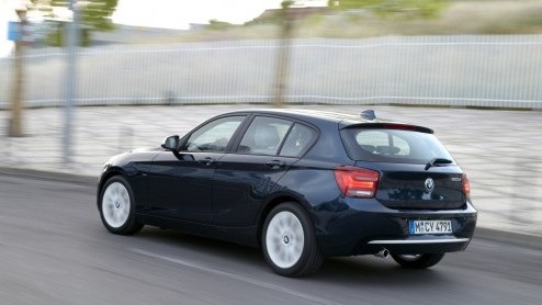 Dit is de nieuwe BMW 1 Serie! Na een kleine acht jaar is het de hoogste tijd voor een nieuwe, vond BMW. De n pakt in zijn nieuwe gedaante met de nieuwste looks, turbomotoren, ConnectedDrive en 20%