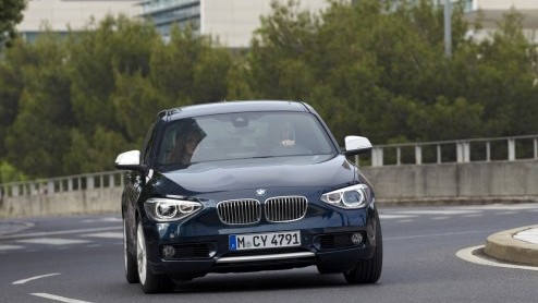 Dit is de nieuwe BMW 1 Serie! Na een kleine acht jaar is het de hoogste tijd voor een nieuwe, vond BMW. De n pakt in zijn nieuwe gedaante met de nieuwste looks, turbomotoren, ConnectedDrive en 20%