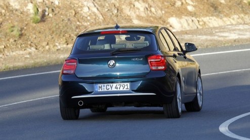 Dit is de nieuwe BMW 1 Serie! Na een kleine acht jaar is het de hoogste tijd voor een nieuwe, vond BMW. De n pakt in zijn nieuwe gedaante met de nieuwste looks, turbomotoren, ConnectedDrive en 20%