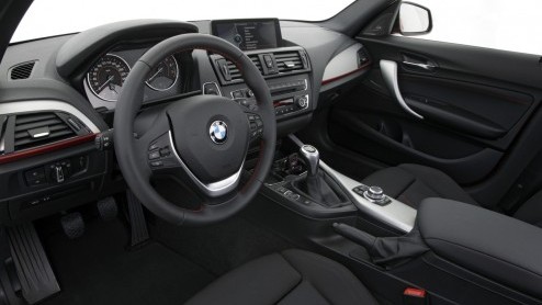 Dit is de nieuwe BMW 1 Serie! Na een kleine acht jaar is het de hoogste tijd voor een nieuwe, vond BMW. De n pakt in zijn nieuwe gedaante met de nieuwste looks, turbomotoren, ConnectedDrive en 20%