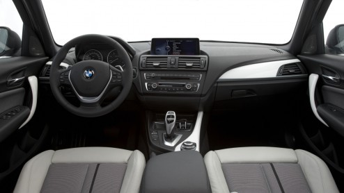 Dit is de nieuwe BMW 1 Serie! Na een kleine acht jaar is het de hoogste tijd voor een nieuwe, vond BMW. De n pakt in zijn nieuwe gedaante met de nieuwste looks, turbomotoren, ConnectedDrive en 20%