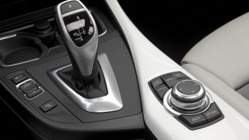Dit is de nieuwe BMW 1 Serie! Na een kleine acht jaar is het de hoogste tijd voor een nieuwe, vond BMW. De n pakt in zijn nieuwe gedaante met de nieuwste looks, turbomotoren, ConnectedDrive en 20%