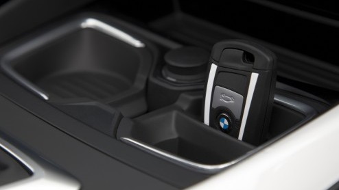 Dit is de nieuwe BMW 1 Serie! Na een kleine acht jaar is het de hoogste tijd voor een nieuwe, vond BMW. De n pakt in zijn nieuwe gedaante met de nieuwste looks, turbomotoren, ConnectedDrive en 20%