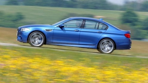 Het klinkt misschien raar maar is wel een feit: de nieuwe BMW M5 wordt in Amerika ook leverbaar met een handgeschakelde zesbak. Dit terwijl de 560 pk-beul bij ons alleen aan de M-DCT transmissie is ge