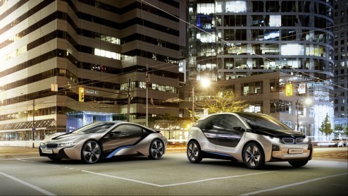 Het submerk BMW i van BMW wordt steeds meer werkelijkheid. De Duitsers presenteren de i3 Concept en i8 Concept, twee studiemodellen die een totaal nieuwe kijk moeten geven op individuele mobiliteit.
