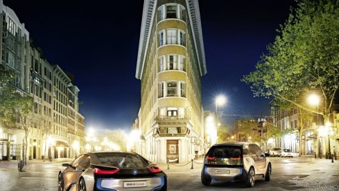 Het submerk BMW i van BMW wordt steeds meer werkelijkheid. De Duitsers presenteren de i3 Concept en i8 Concept, twee studiemodellen die een totaal nieuwe kijk moeten geven op individuele mobiliteit.