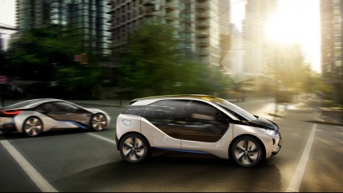 Het submerk BMW i van BMW wordt steeds meer werkelijkheid. De Duitsers presenteren de i3 Concept en i8 Concept, twee studiemodellen die een totaal nieuwe kijk moeten geven op individuele mobiliteit.