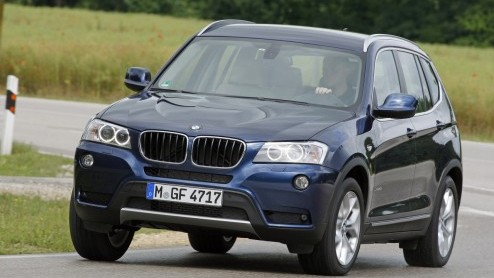 BMW breidt (ook) het motorpalet van de X3 uit. De nieuwe 2.0 liter TwinPower Turbo doet zijn intrede als xDrive20i en ook voorzien de Duitsers in een dieseltopper. Het is de xDrive35d met - hou je vas