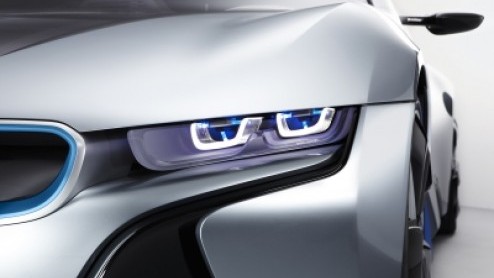 BMW ziet opnieuw het licht. Na de introductie van volledige LED-verlichting hebben de Duitsers nu laserlicht voor in de koplamp in ontwikkeling. Laserkoplampen geven meer licht en verbruiken nog minde
