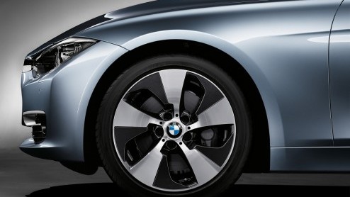 In de herfst van 2012 introduceert BMW de 3 Serie hybride onder de naam ActivHybrid 3, die dankzij een drieliter zescilinder en elektromotor voor zowel kracht als zuinigheid gaat. Voor minder doen de