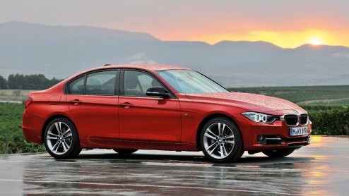 BMW begint het nieuwe jaar goed met Innovative Editions van de 1 Serie, 3 Serie en 5 Serie. Feitelijk betekent dit dat je tijdelijk zonder meerprijs een achttrapsautomaat kunt bestellen. Dat levert bi